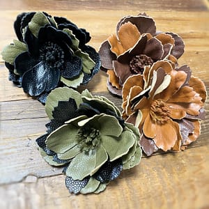 レザー調コサージュ|造花専門店AOHANA