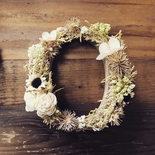 ドライフラワー風の造花イニシャルオブジェ「O」 ドライフラワー風の造花イニシャルオブジェ「O」