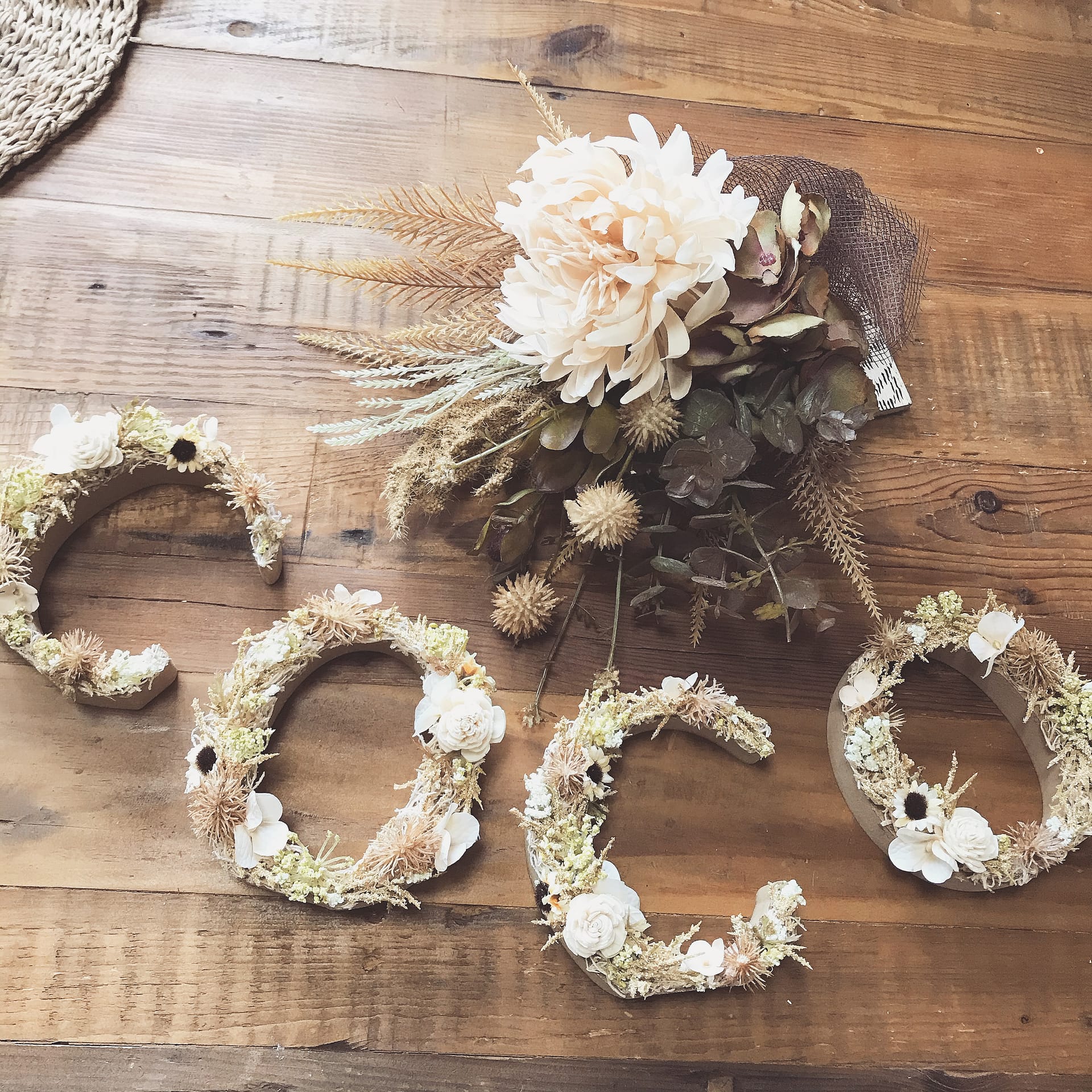 ドライフラワー風の造花ミニブーケとイニシャルオブジェのオーダー